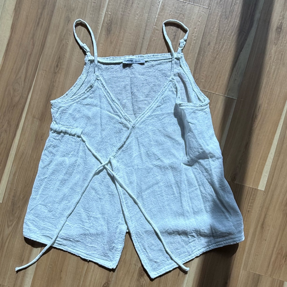 White‎ Sleeveless Top with Tie Details